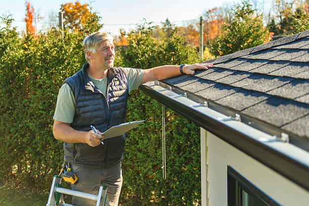 Professional Roofing technician working in Gridley, IL